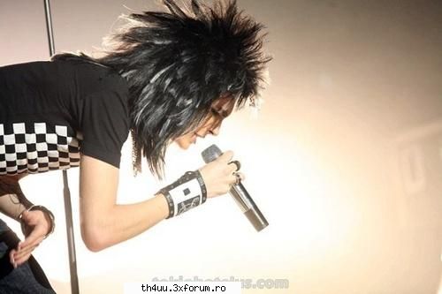 poze cu bill - alta (ce-mi place tricoul asta) - Bill kaulitz